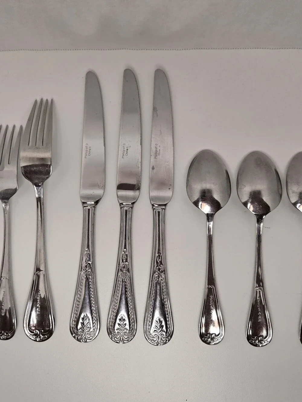 Pfaltzgraff ABIGAIL Stainless 18/8 Flatware 8 Pcs. Knives, Spoons, Forks